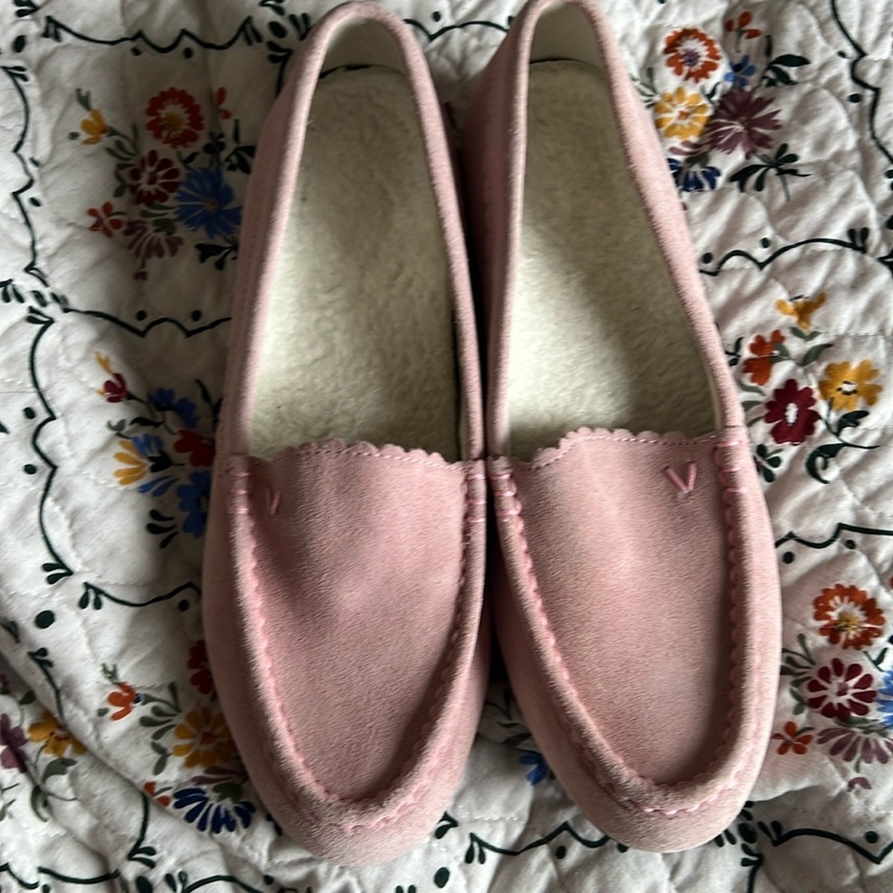 Vionic pink dude loafers with fur lined sole size 8